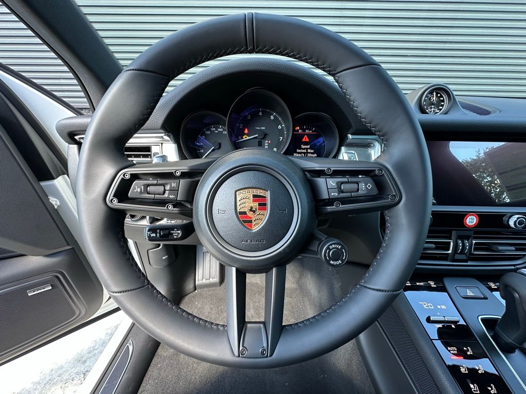 Thumbnail: 2026 Porsche Macan - 15