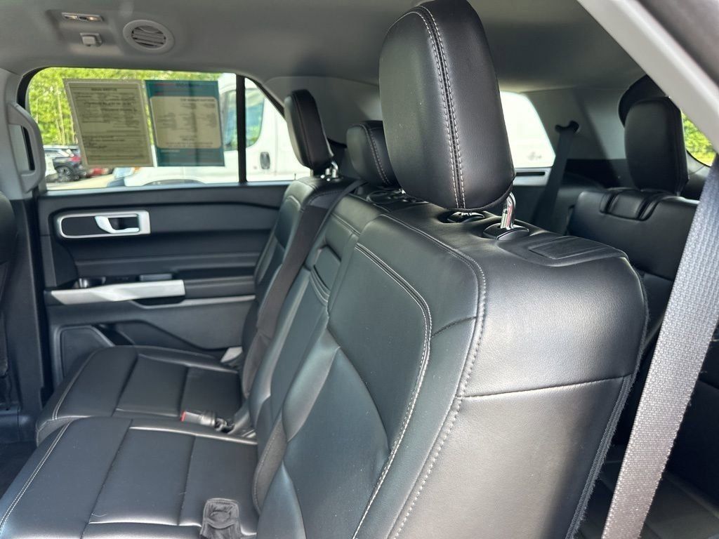 2024 Silver Metallic Ford Explorer XLT RWD SUV