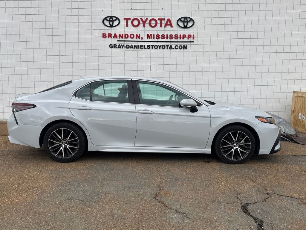 2023 Toyota Camry SE's photo