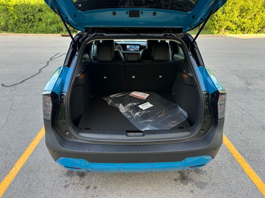 New 2026 Arctic Ice Blue Metallic / Super Black Two-tone Nissan SR image 8