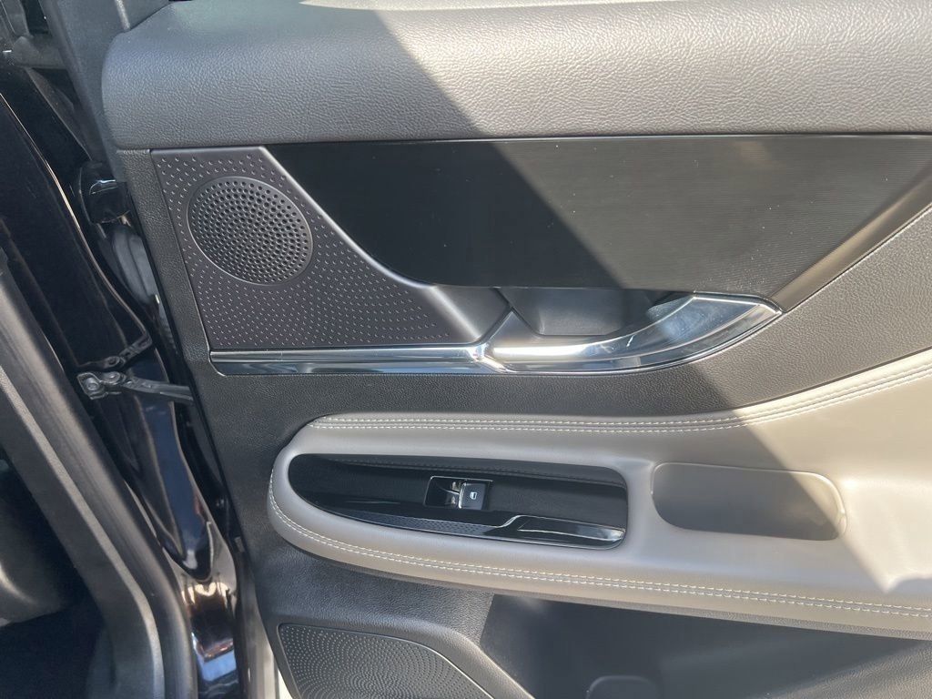 2024 Infinite Black Metallic Clearcoat Lincoln Corsair Reserve FWD SUV