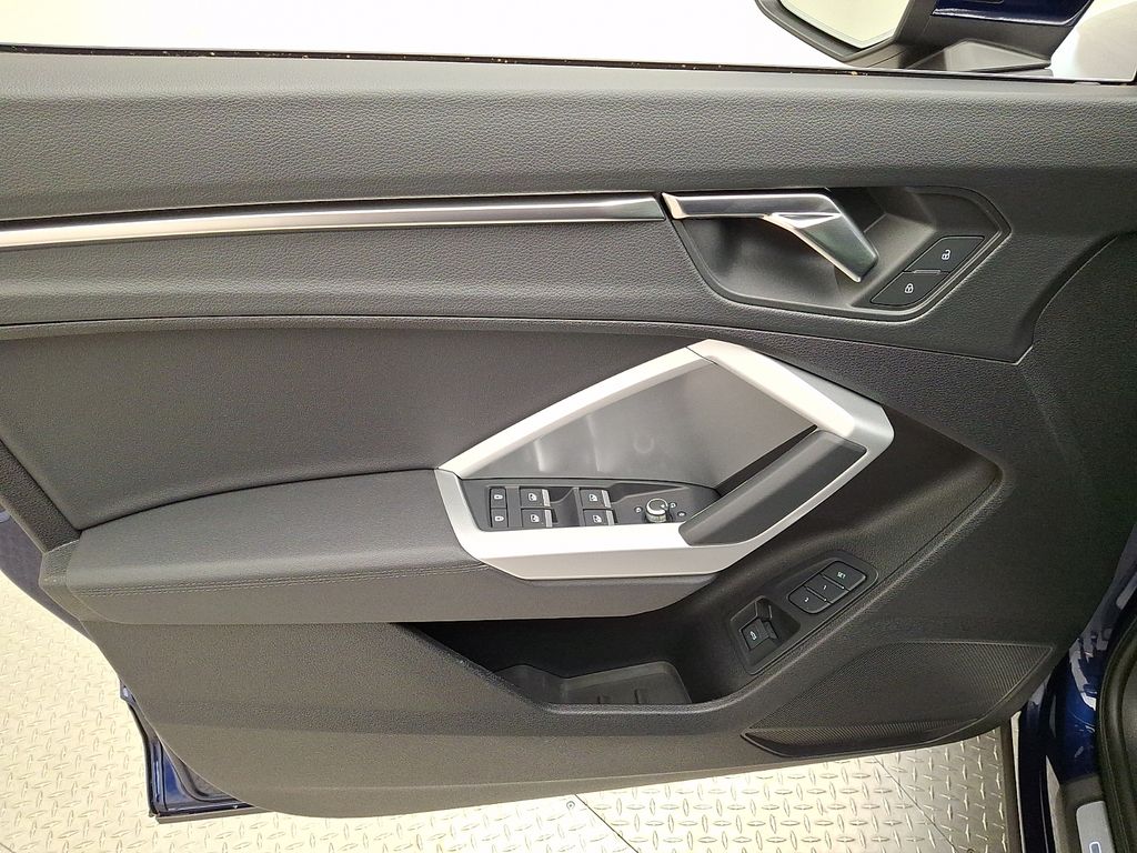 Thumbnail: 2024 Audi Q3 - 12