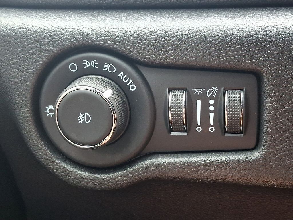 2022 Chrysler Pacifica Touring Black at South Hills CDJR