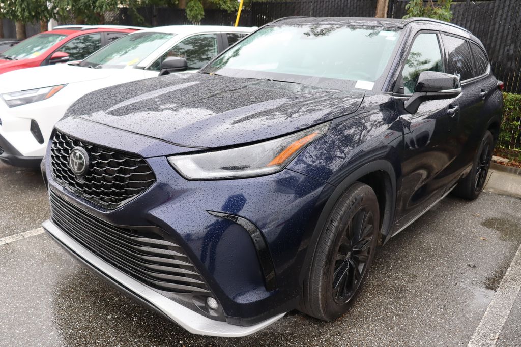 2024 Toyota Highlander XSE 2