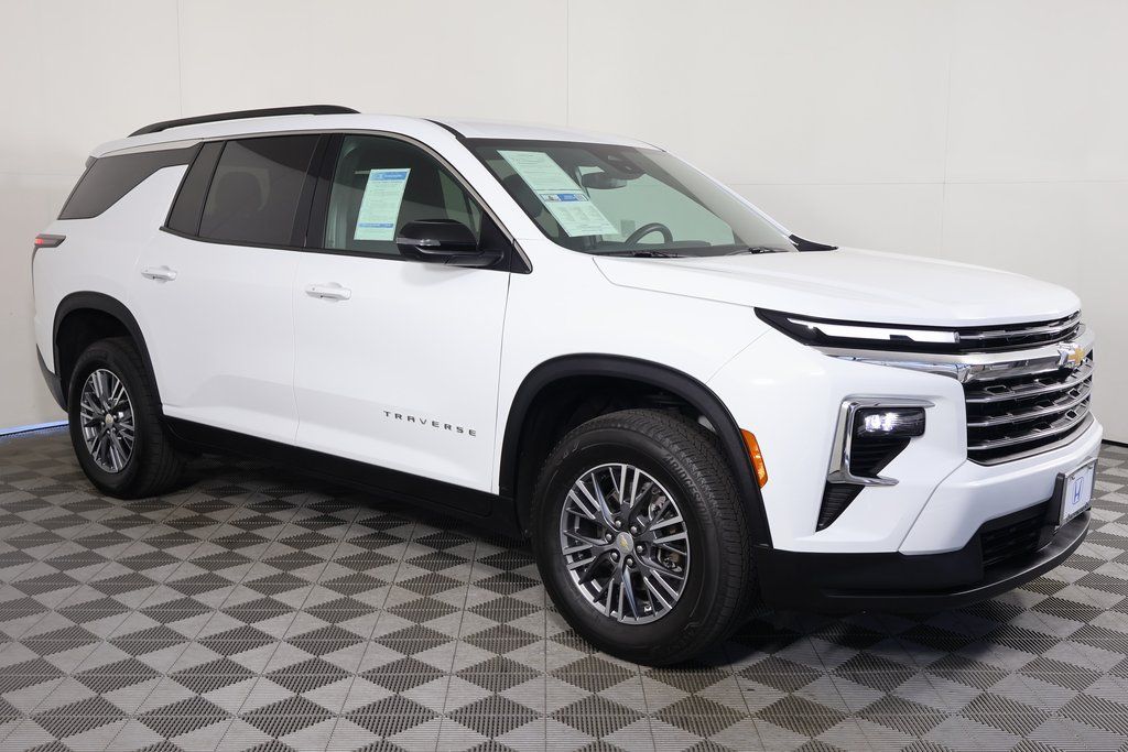 Thumbnail: 2025 Chevrolet Traverse - 3