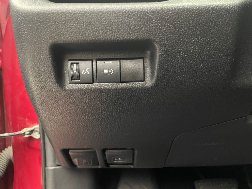 2021 Toyota RAV4 LE 19