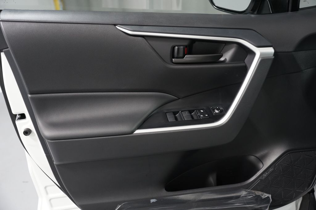 Thumbnail: 2025 Toyota RAV4 - 28