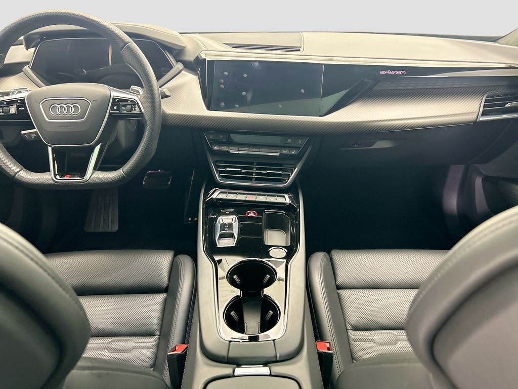 Thumbnail: 2022 Audi RS e-tron GT - 13