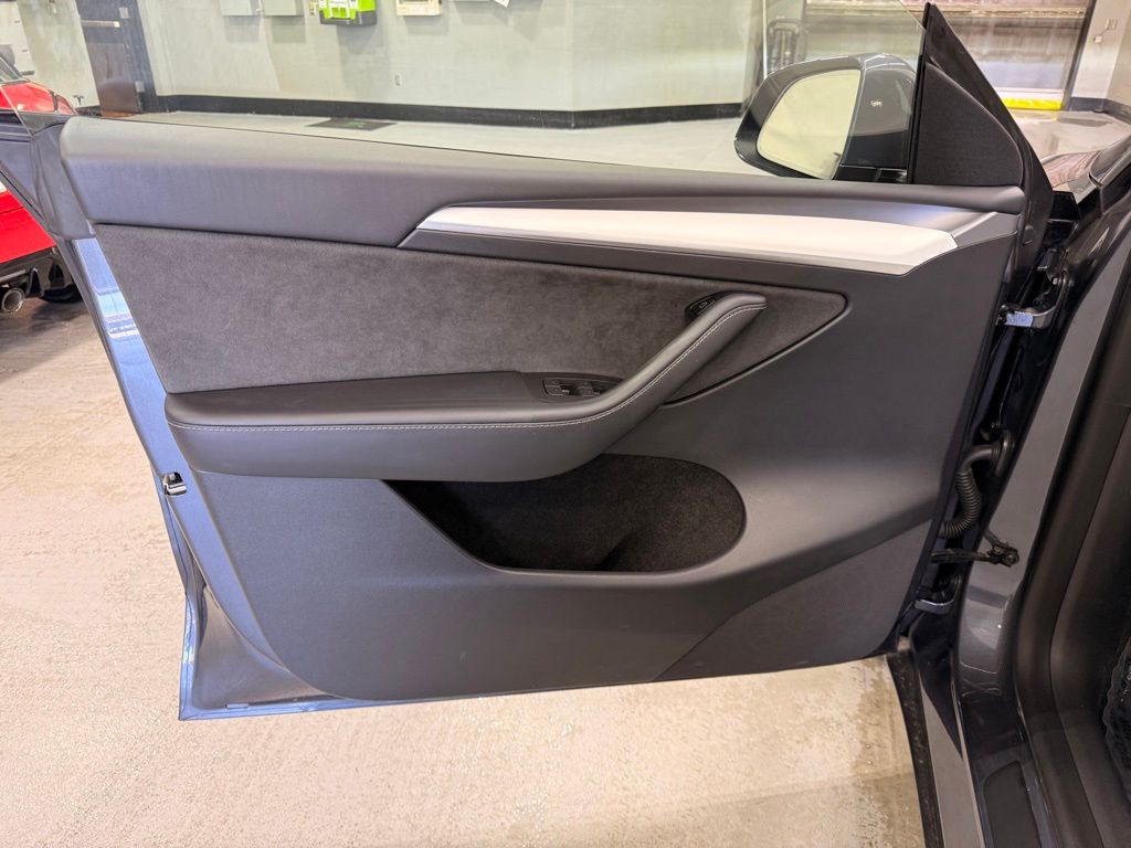 Thumbnail: 2023 Tesla Model Y - 10