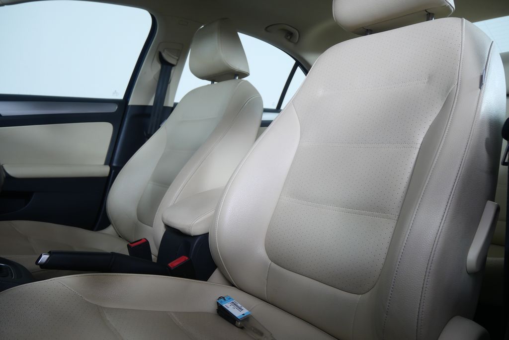 Thumbnail: 2017 Volkswagen Jetta - 10