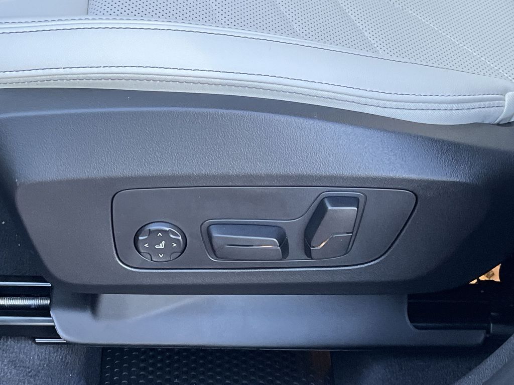 Thumbnail: 2026 BMW X1 - 11