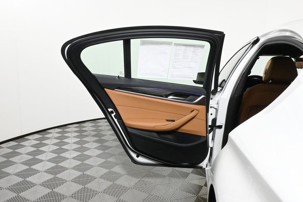 Thumbnail: 2022 BMW 5 Series - 30