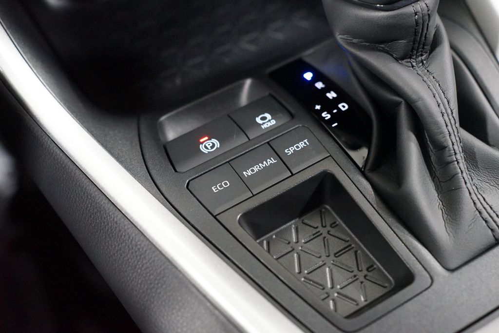 Thumbnail: 2025 Toyota RAV4 - 22