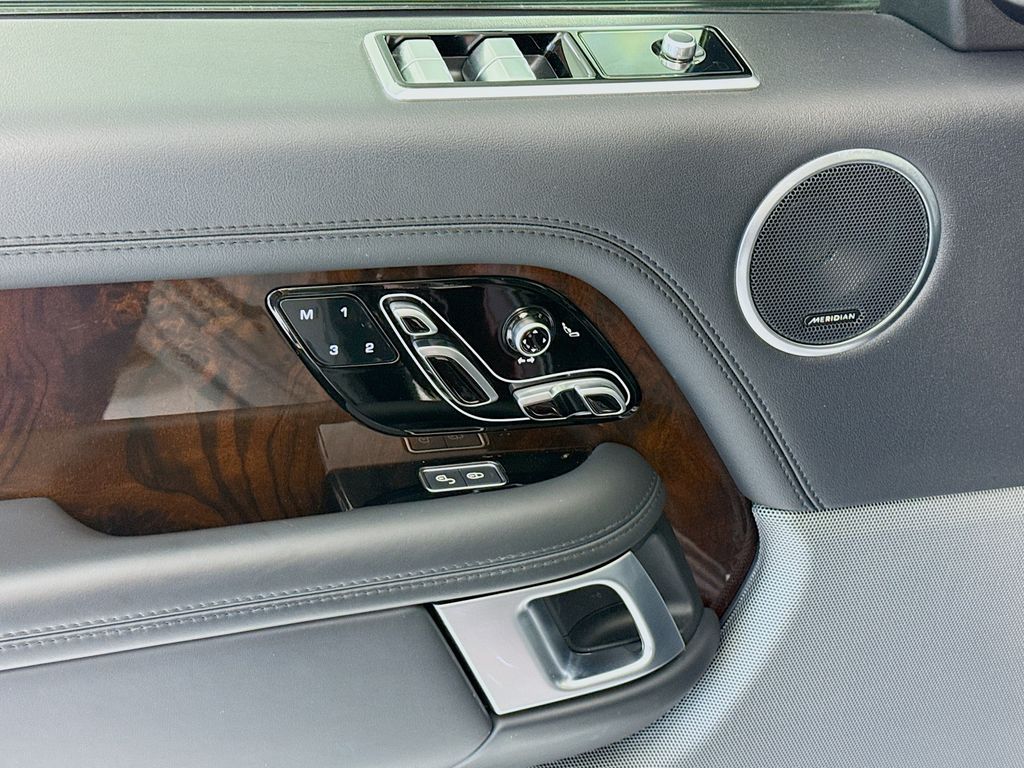 Thumbnail: 2020 Land Rover Range Rover - 24