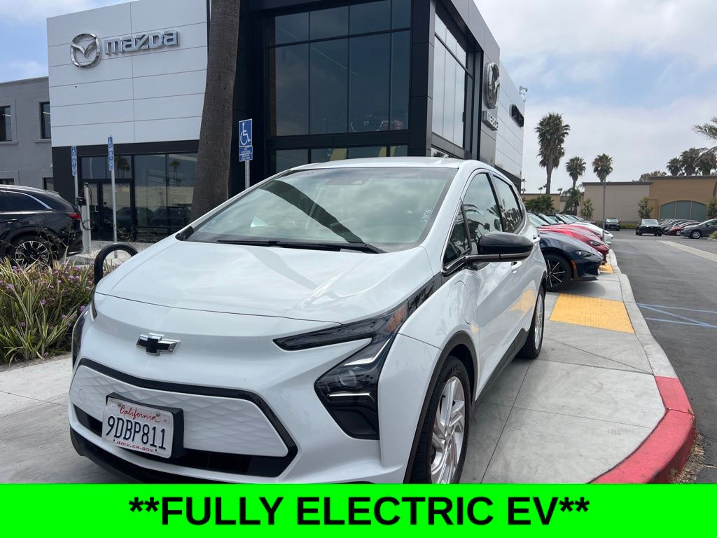 Summit White 2023 Chevrolet Bolt EV Hatchback Front-Wheel Drive 1-Speed Automatic