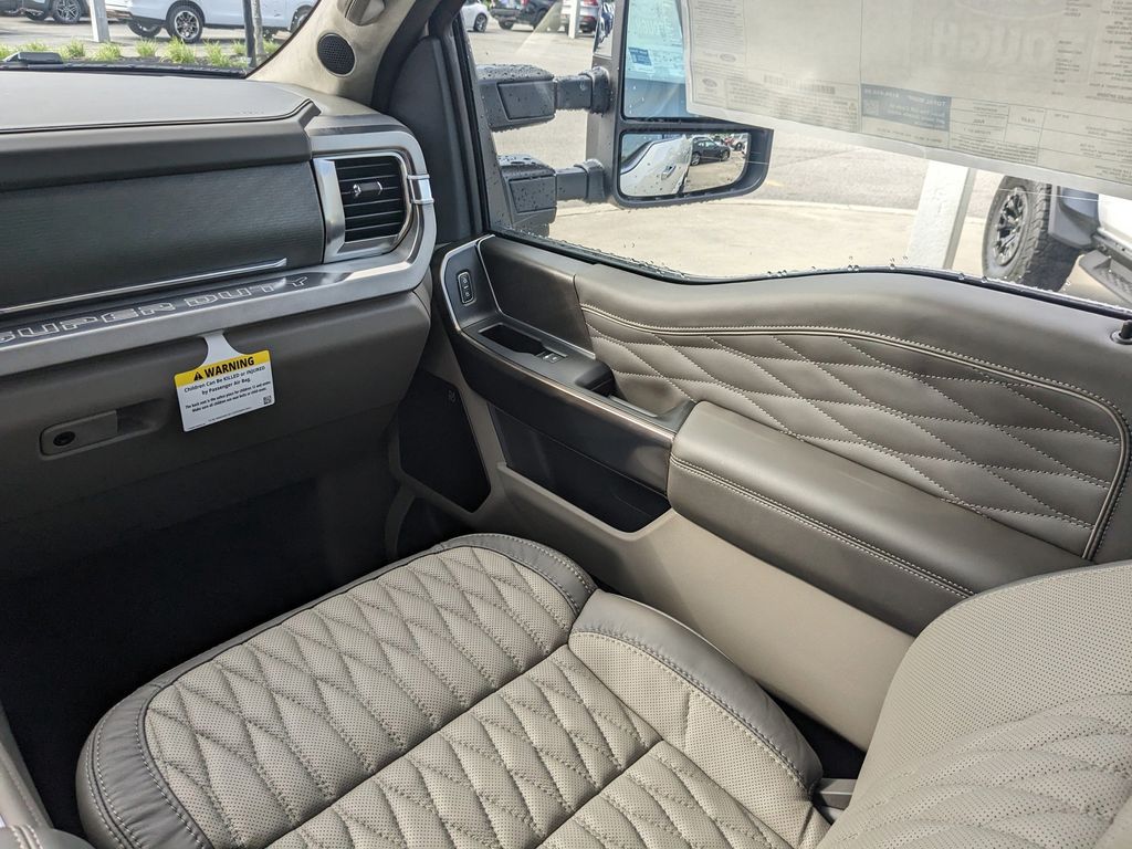 2025 Ford F-250 Super Duty Platinum
