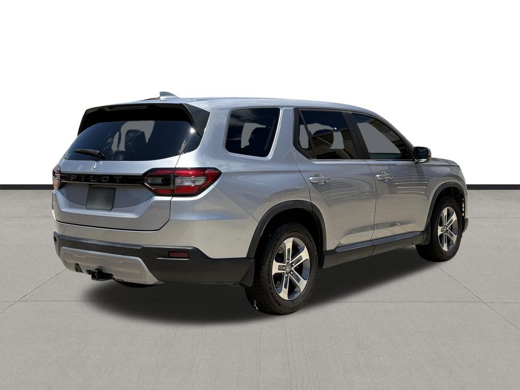 2023 Honda Pilot EX-L Silver at Community Honda
