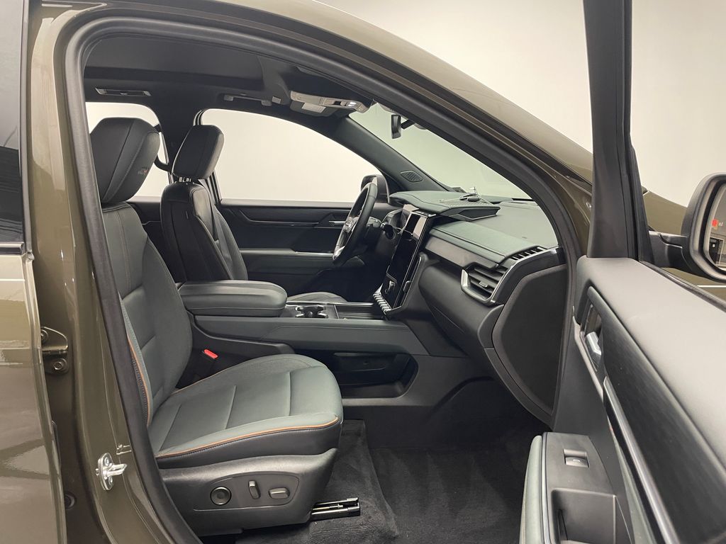 Thumbnail: 2024 GMC Acadia - 22