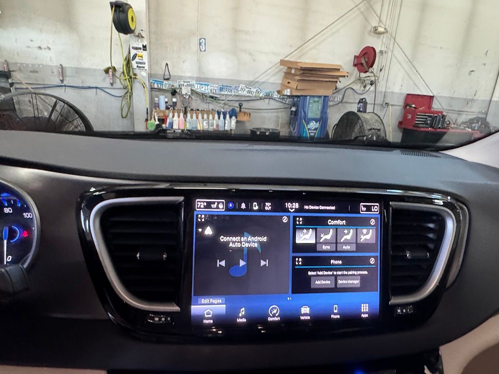 Used 2023 Chrysler Pacifica Van