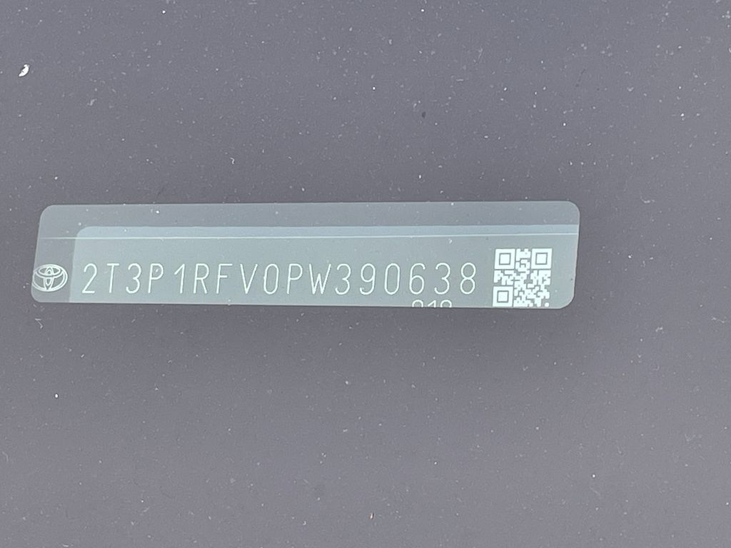 2023 Toyota RAV4 XLE 2