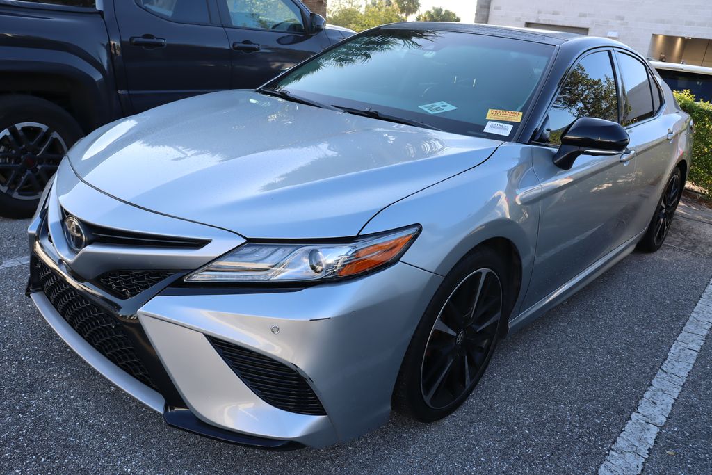 2018 Toyota Camry XLE 2