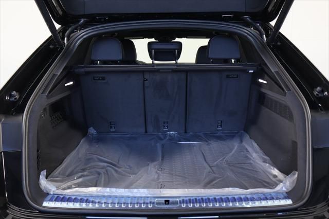 Thumbnail: 2026 Audi Q8 - 7