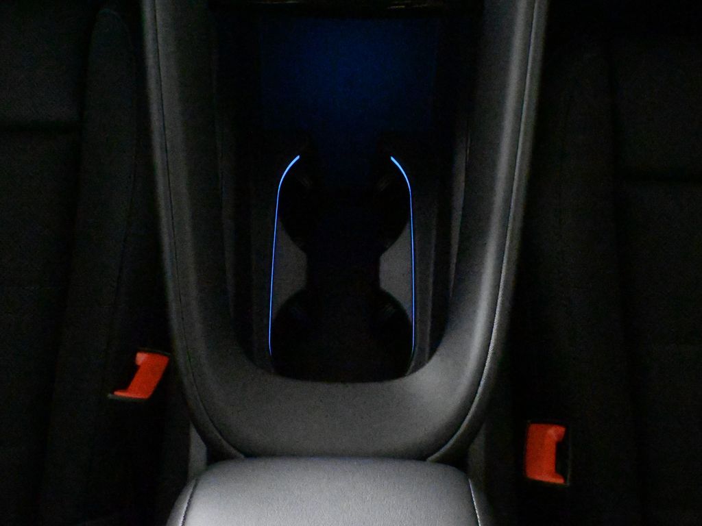 Thumbnail: 2025 Porsche Macan - 25