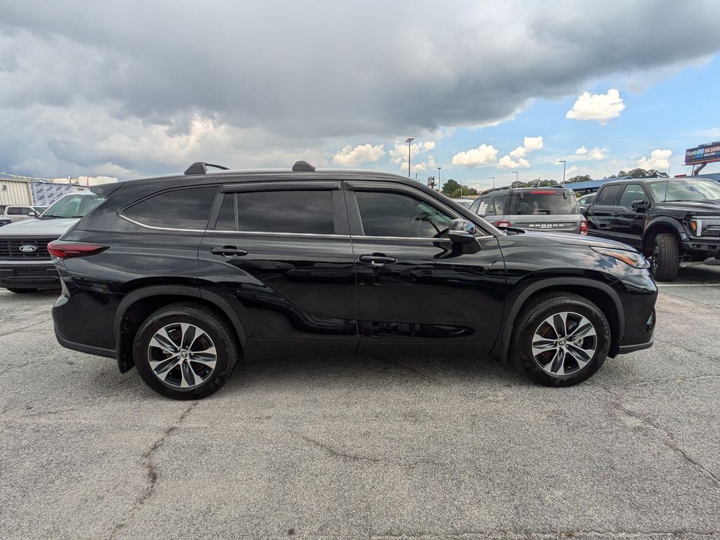 2024 Toyota Highlander Hybrid XLE