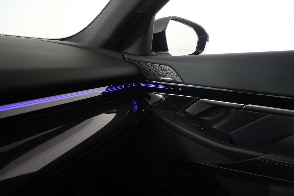 2025 BMW 5 Series 530i 31
