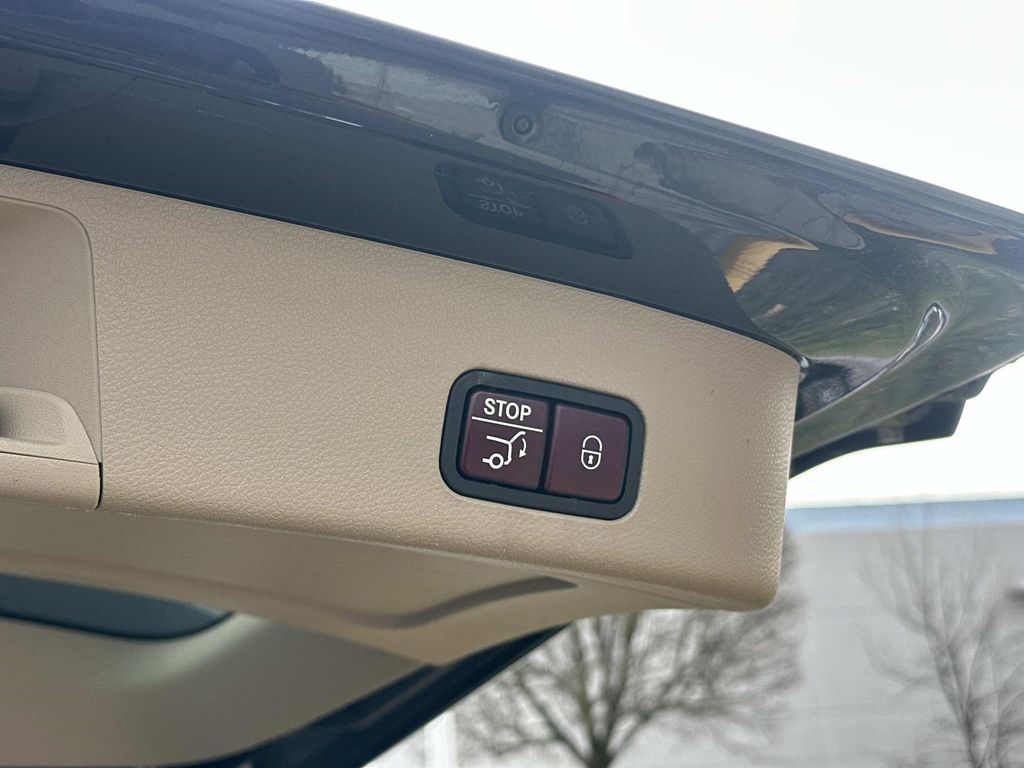 Thumbnail: 2013 Mercedes-Benz GL-Class - 31