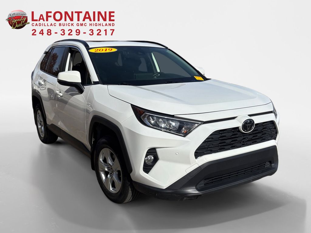 2019 Toyota RAV4 XLE 3