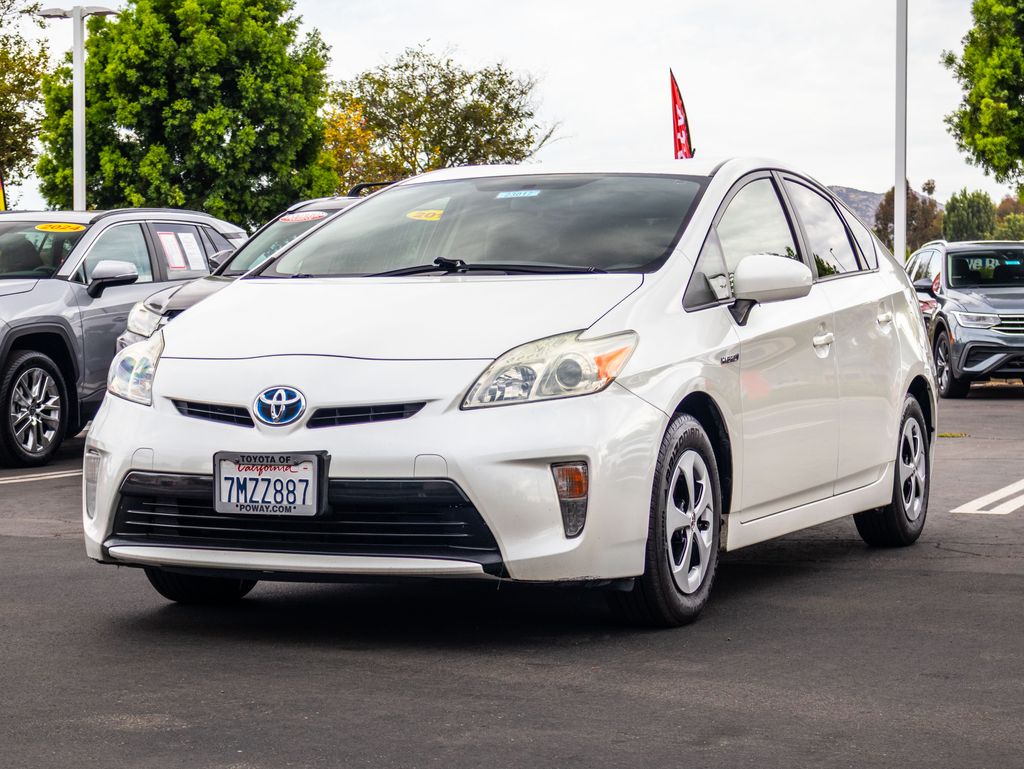 Used 2015 White Toyota Two image 3