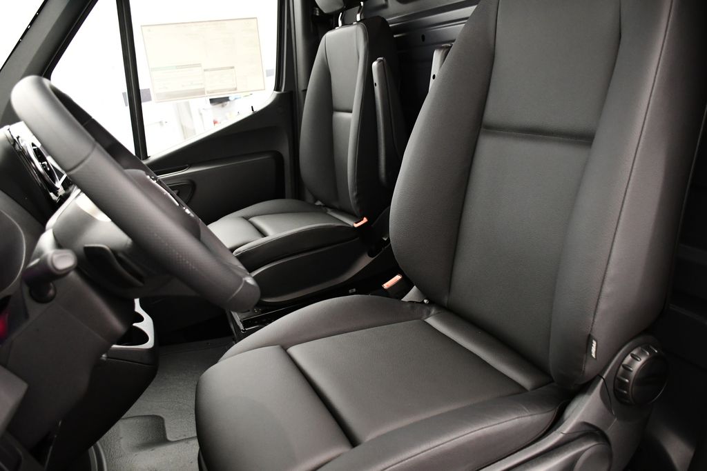 Thumbnail: 2025 Mercedes-Benz Sprinter - 30