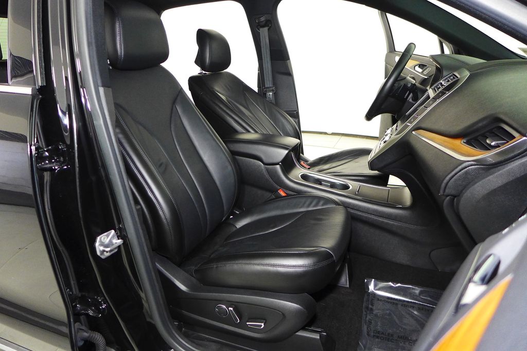 Thumbnail: 2019 Lincoln MKC - 19