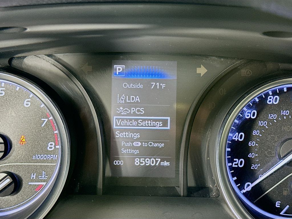 Thumbnail: 2018 Toyota Camry - 12