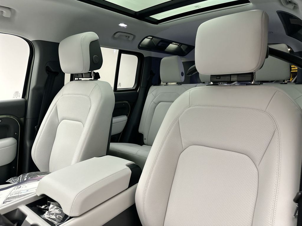 Thumbnail: 2025 Land Rover Defender - 9