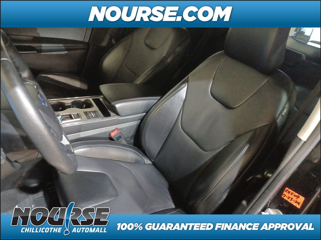2022 Ford Edge Titanium photo