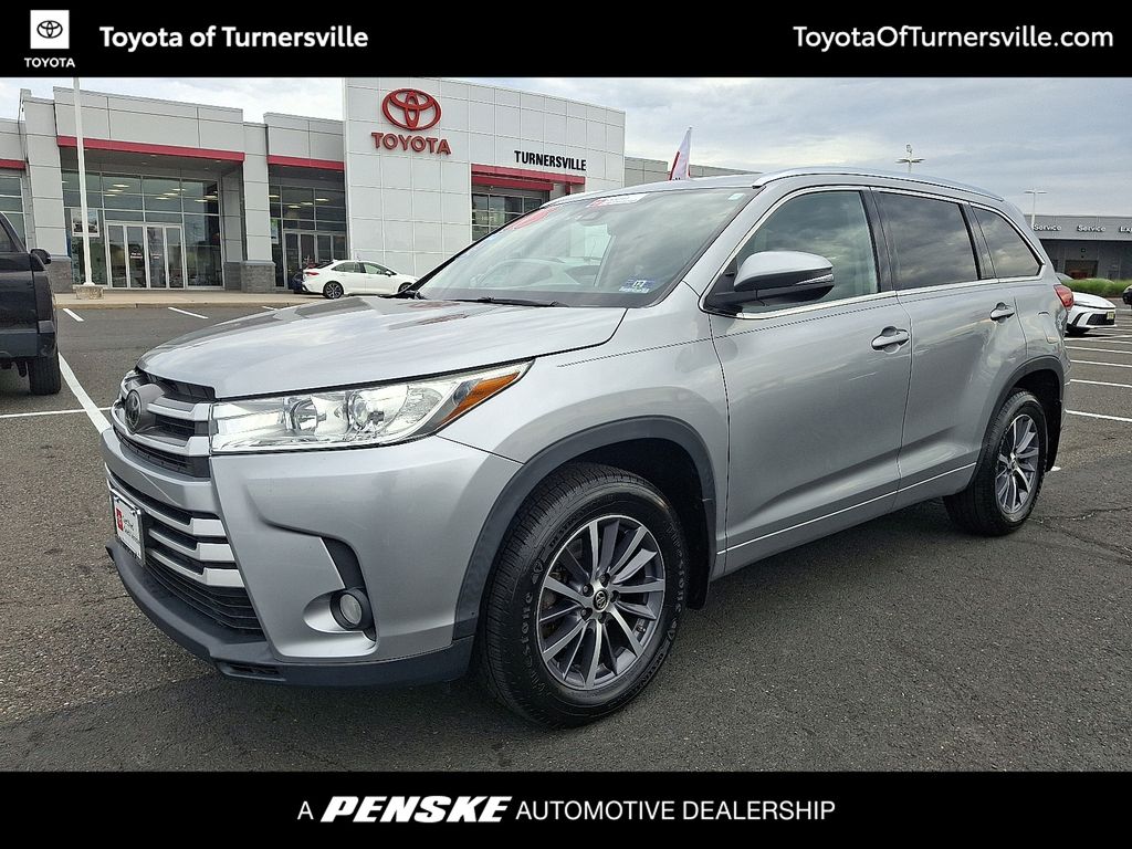 Celestial Silver Metallic 2018 Toyota Highlander XLE AWD SUV / Crossover All-Wheel Drive 8-Speed Automatic