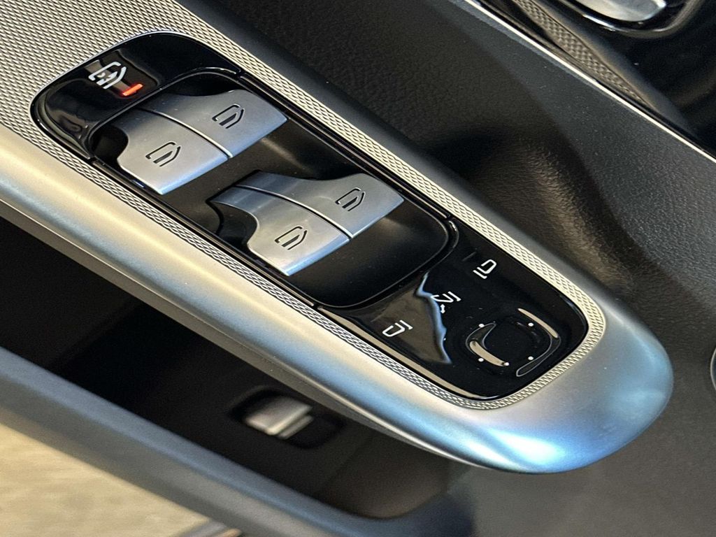 Thumbnail: 2025 Mercedes-Benz EQE - 18