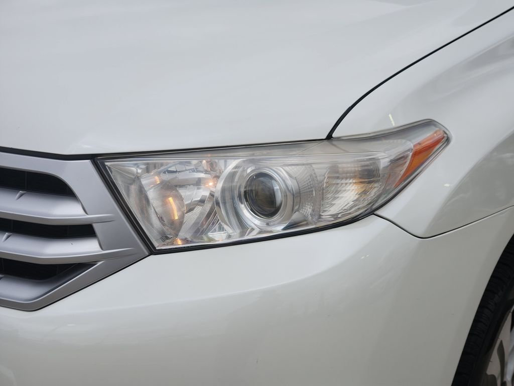 2012 Toyota Highlander Limited White at Emmons Autoplex