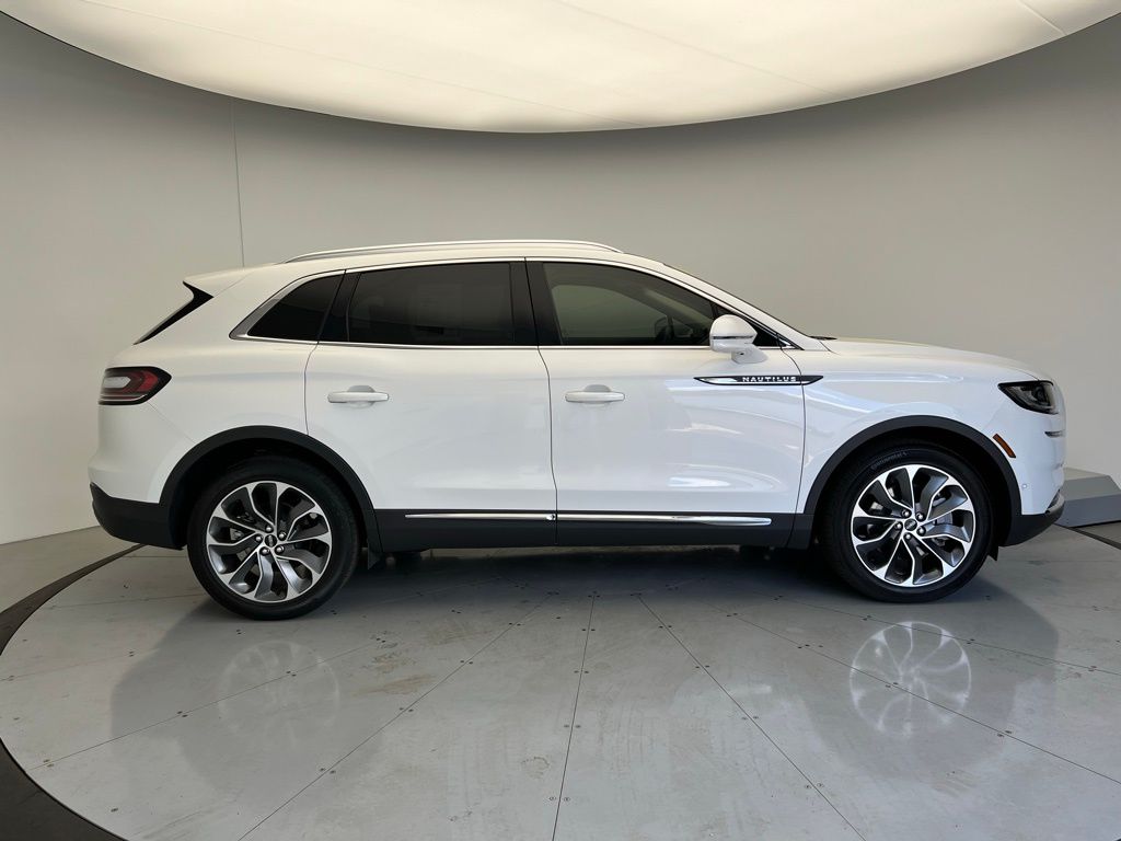 2022 Lincoln Nautilus Reserve 23