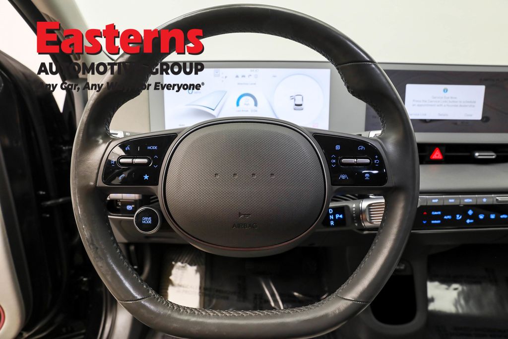 Used 2023 Black Hyundai SEL image 10