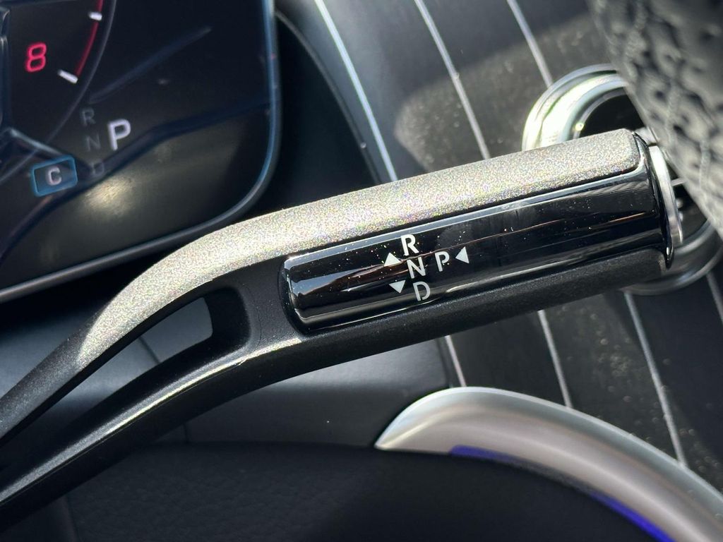2025 Mercedes-Benz GLC 300 25
