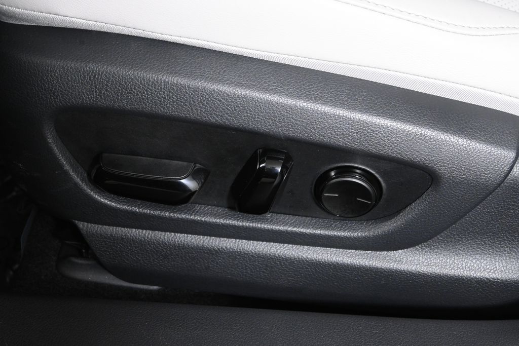 Thumbnail: 2025 Lexus UX - 26