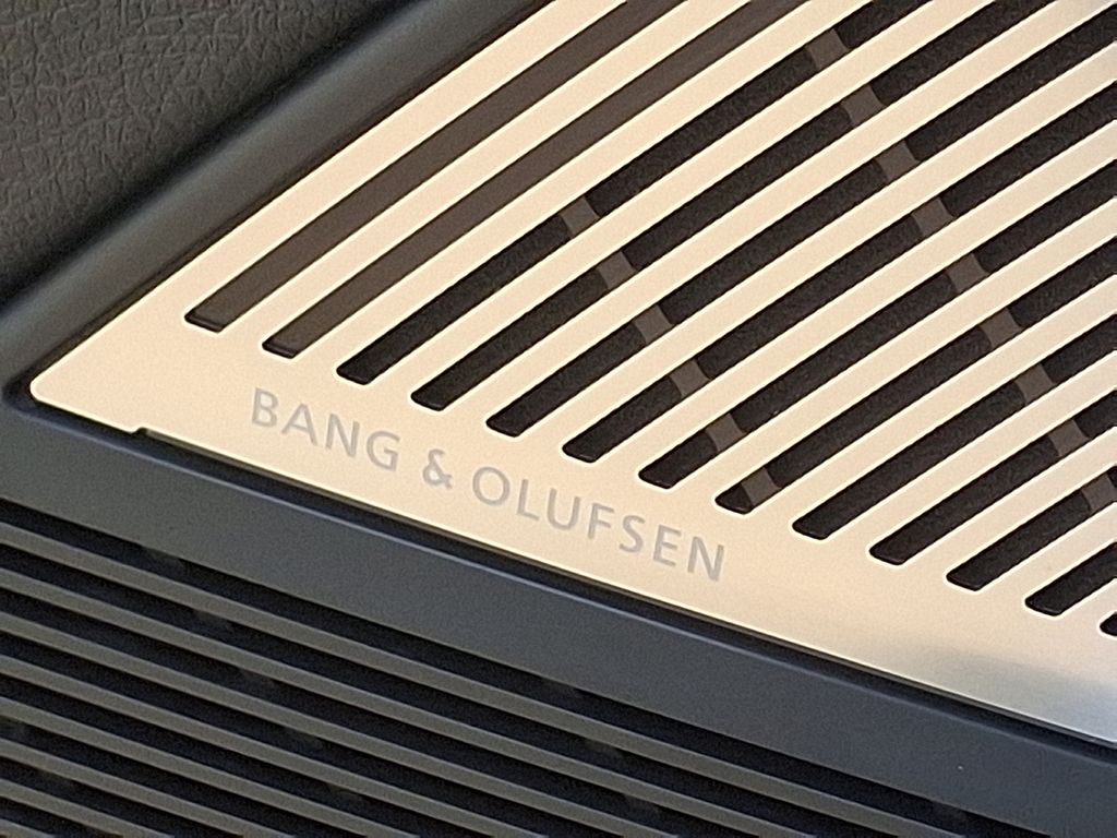 Thumbnail: 2025 Audi RS Q8 - 26