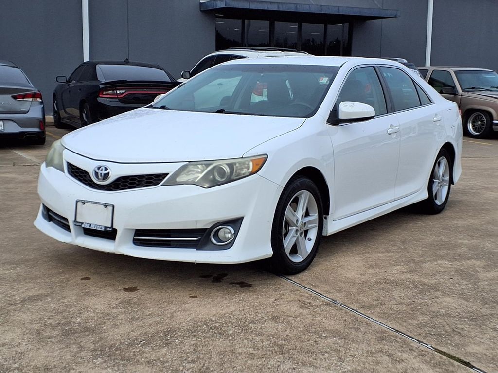 2014 Toyota Camry SE - 2