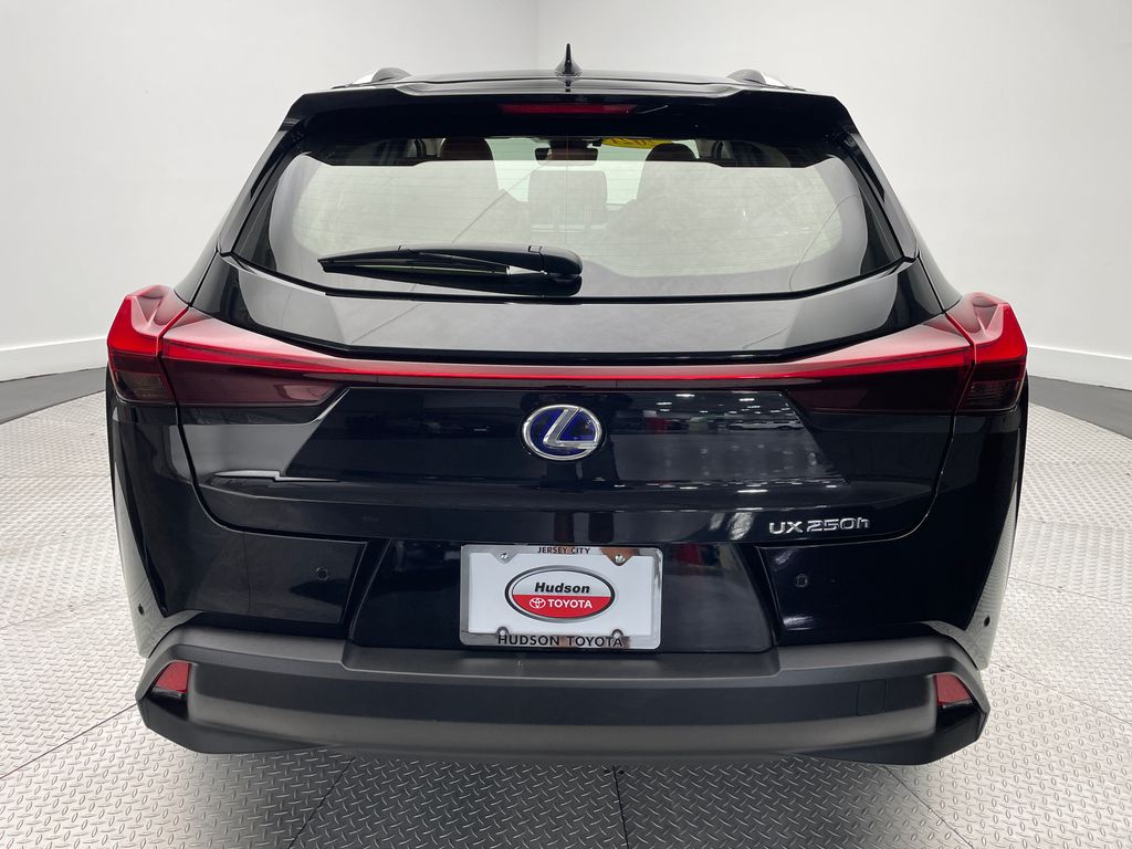 Thumbnail: 2021 Lexus UX - 6
