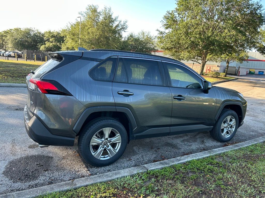 2023 Toyota RAV4 XLE 5