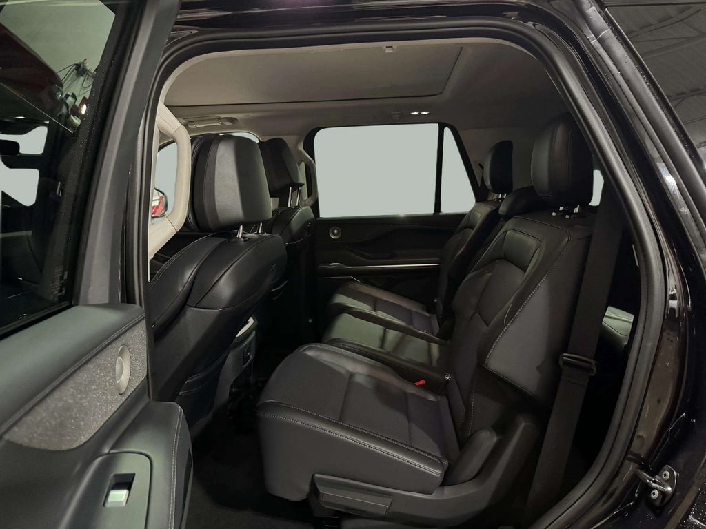 Certified Used 2025 Infinite Black Metallic Clearcoat Lincoln Reserve image 22