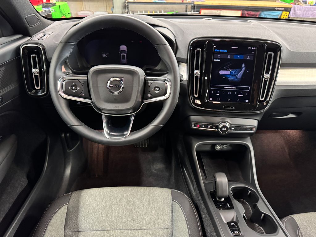 2024 Volvo XC40 B5 Core